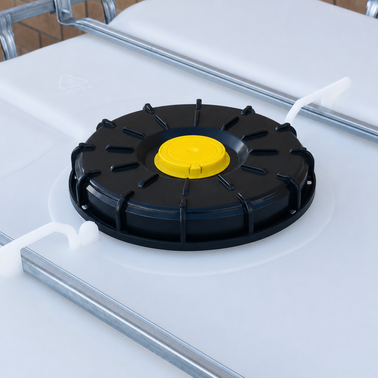 1000 Litre New IBC 3" Valve - 225mm Lid - Combi Pallet