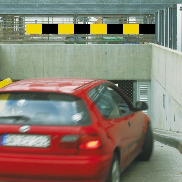 Traffic-Line Height Restrictor Bar with Suspension Chains - Black and Yellow