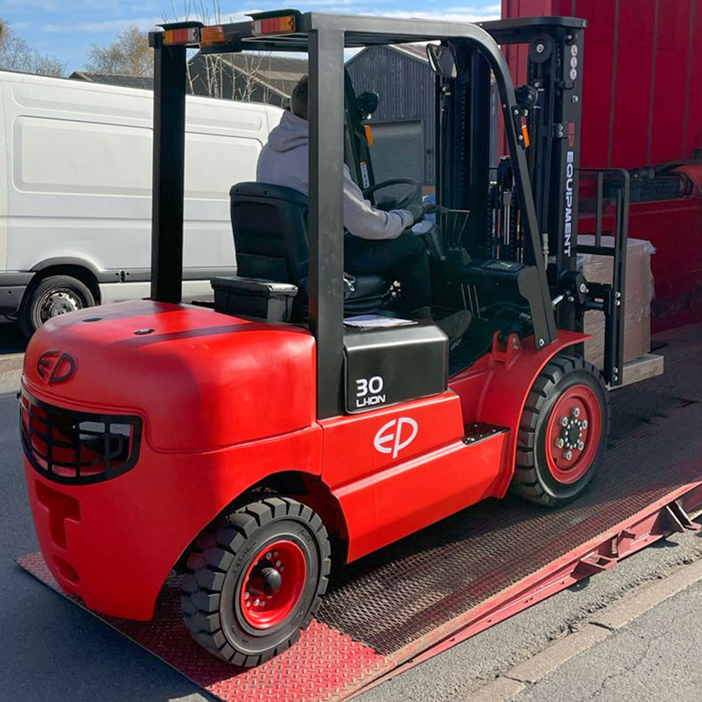 4-Wheeled Lithium Electric Forklift - 2.5/3.0/3.5T Capacity