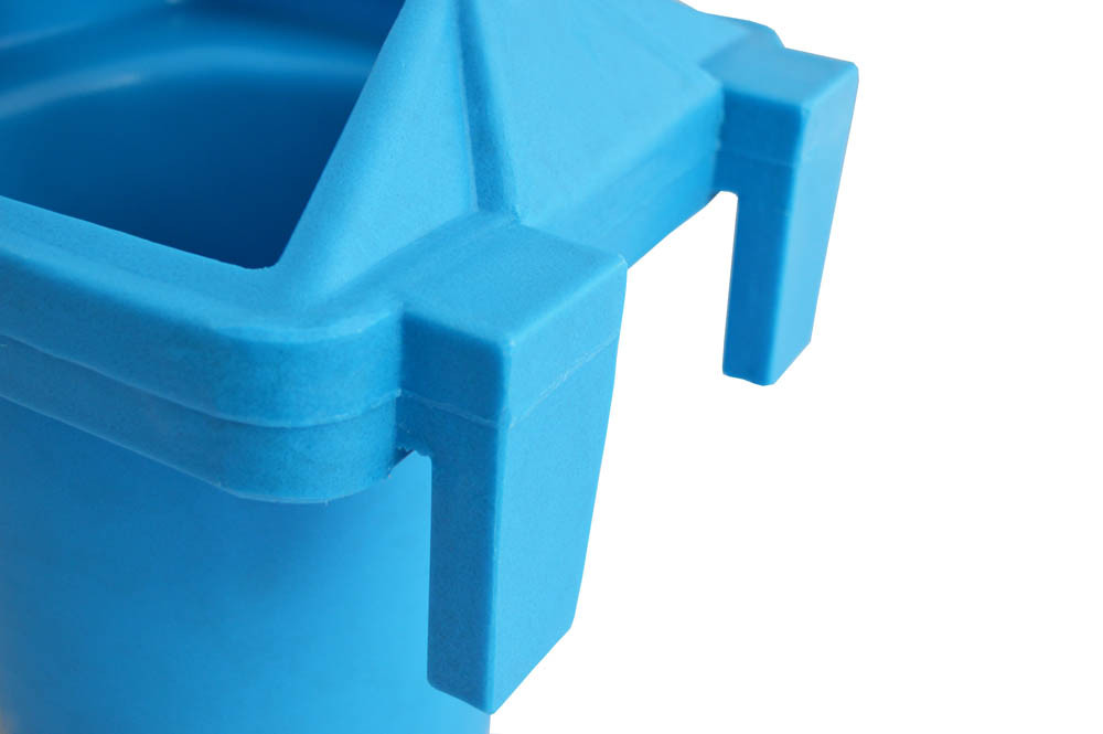 Single Bucket Hook-On Calf / Lamb Feeder