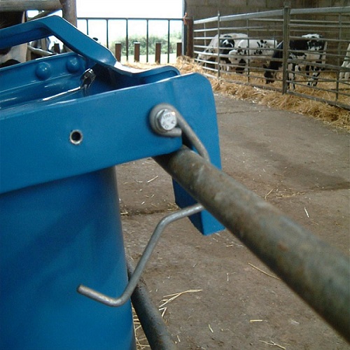 Twin Bucket Animal Feeder