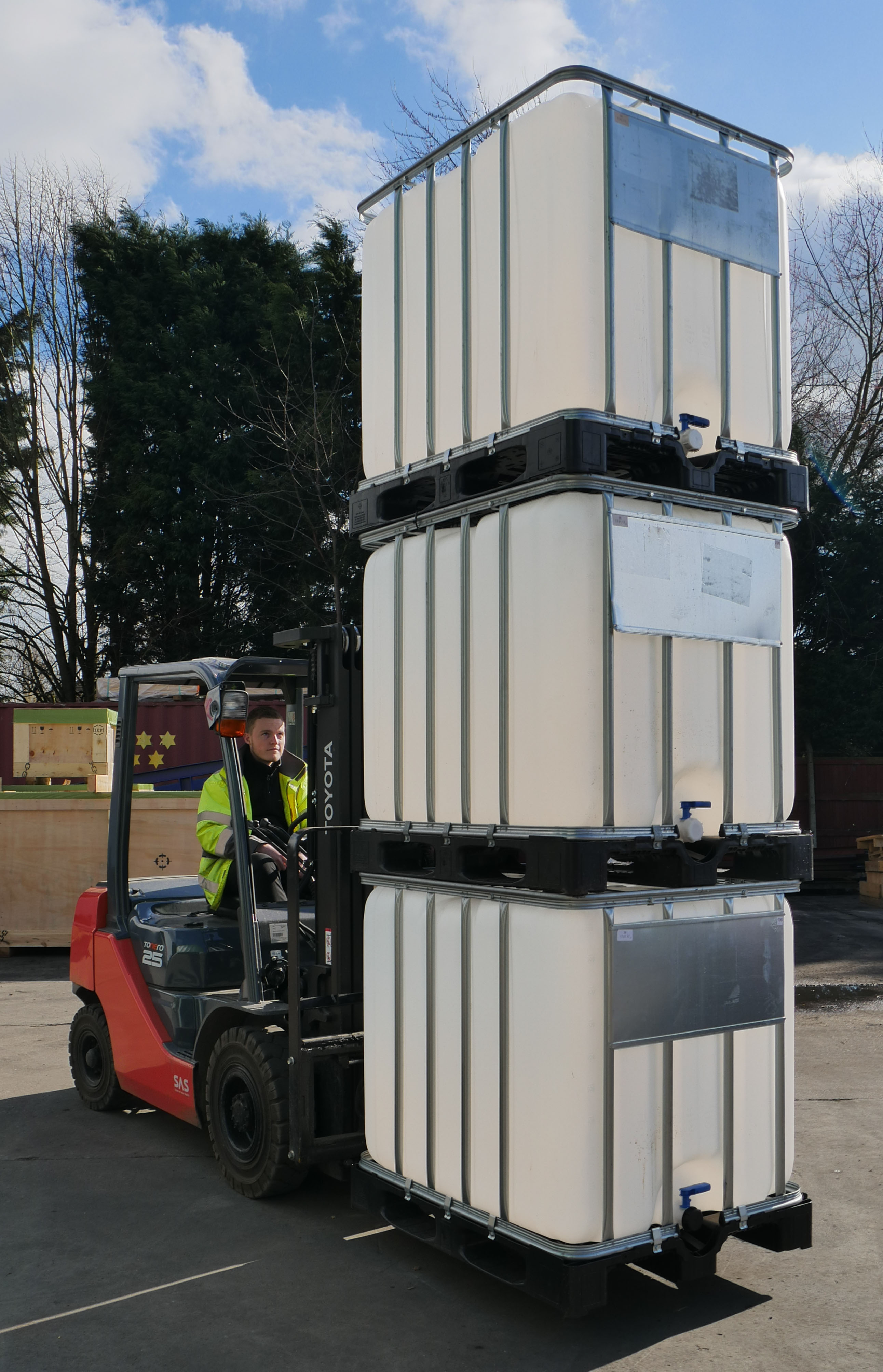 1000 Litre Reconditioned IBC - 75mm/3" Valve - Steel Pallet - Grade A