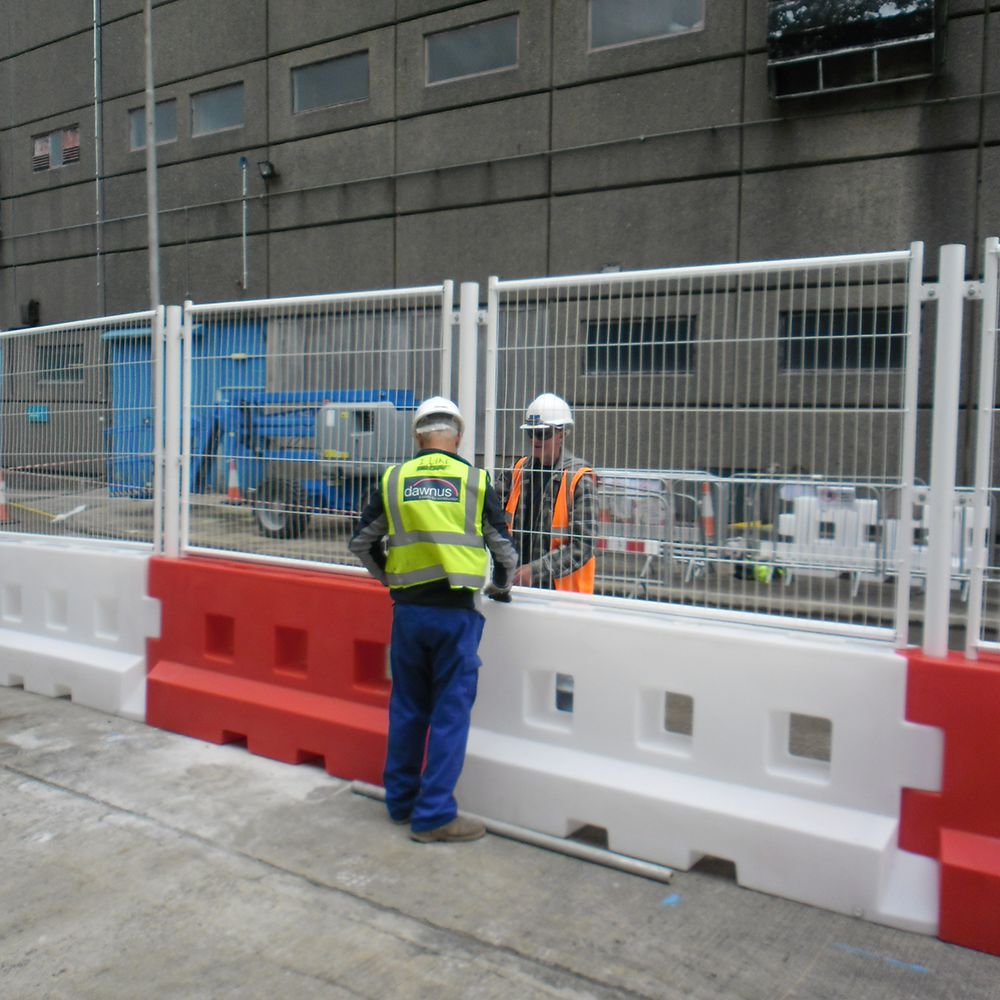 GB2 Heavy Duty Traffic Barrier