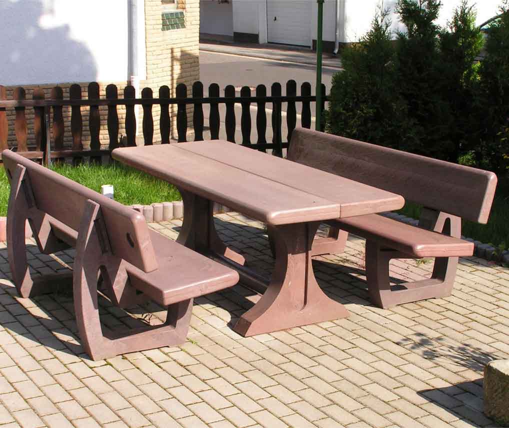 100% Recycled Plastic Mira Table