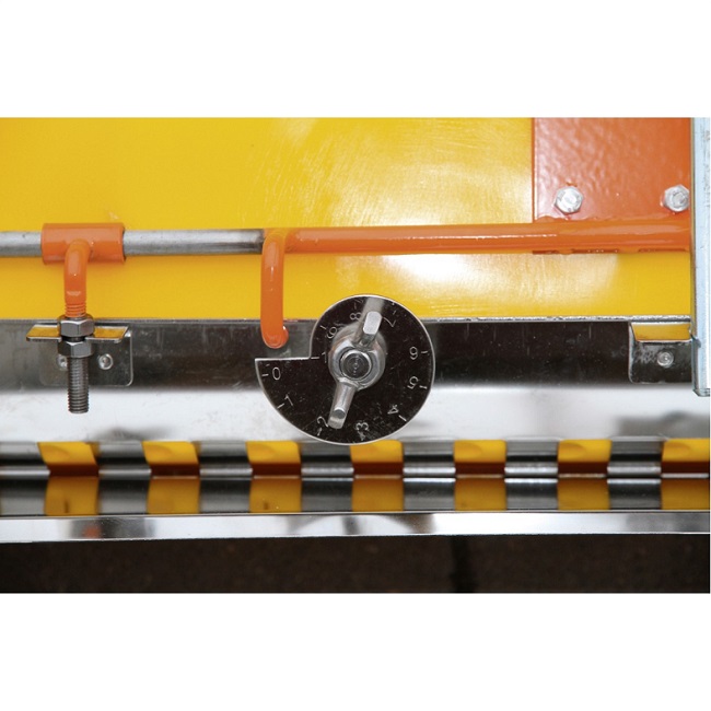 Cemo KS 35-E Professional Grade Grit / Salt Spreader