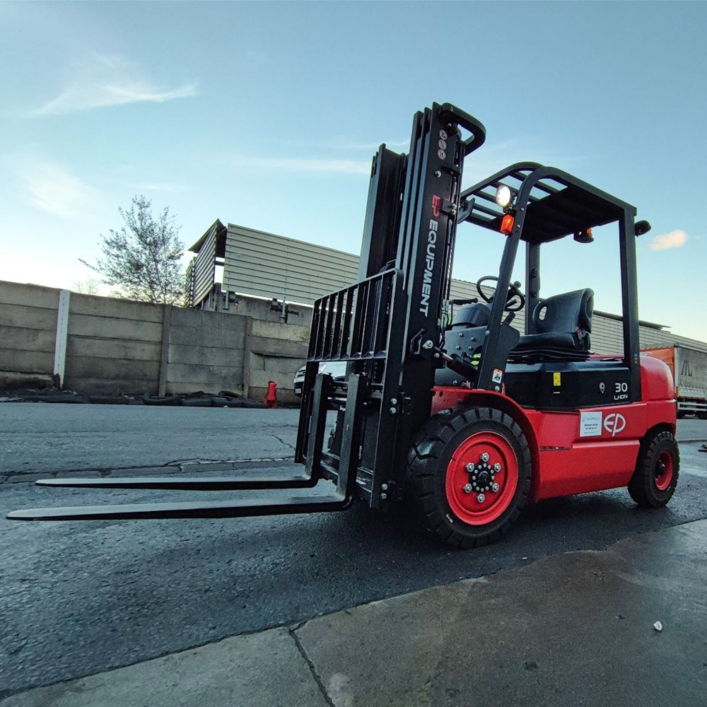 4-Wheeled Lithium Electric Forklift - 2.5/3.0/3.5T Capacity