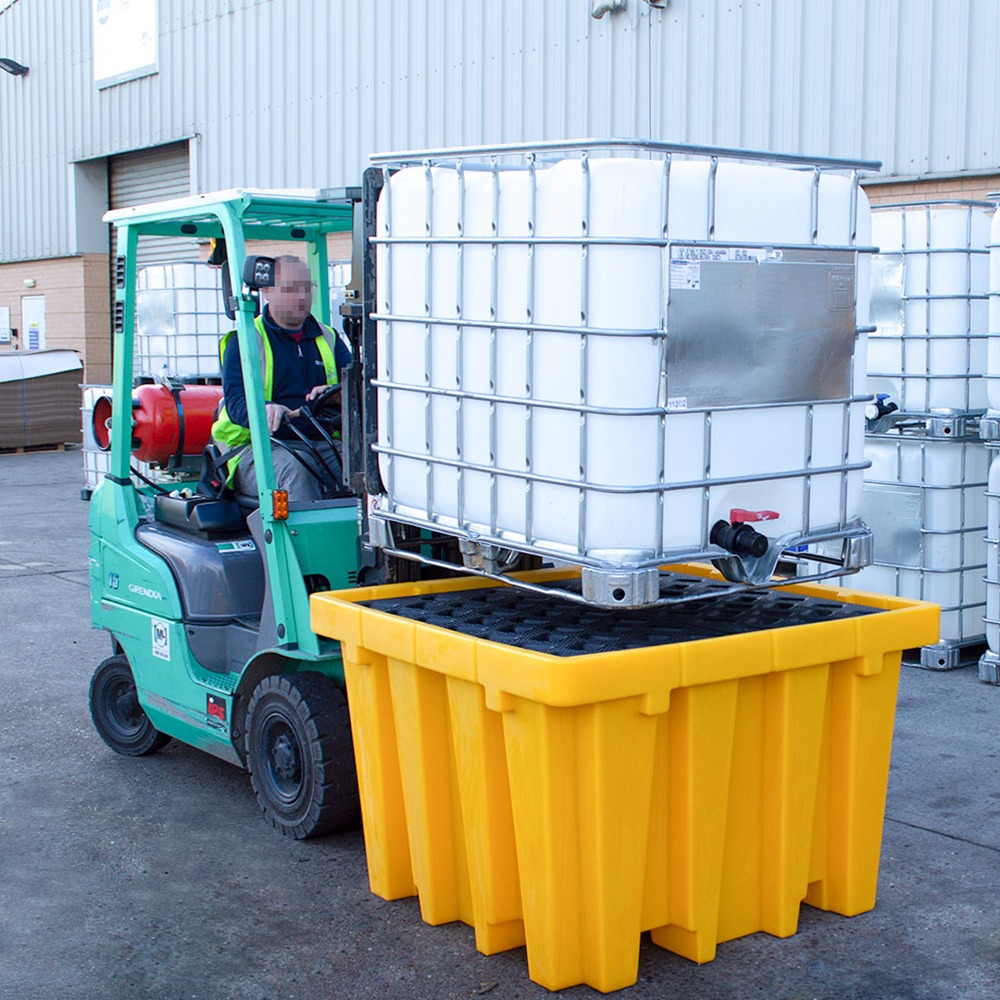 1000 Litre IBC with 1300 Litre Spill Pallet