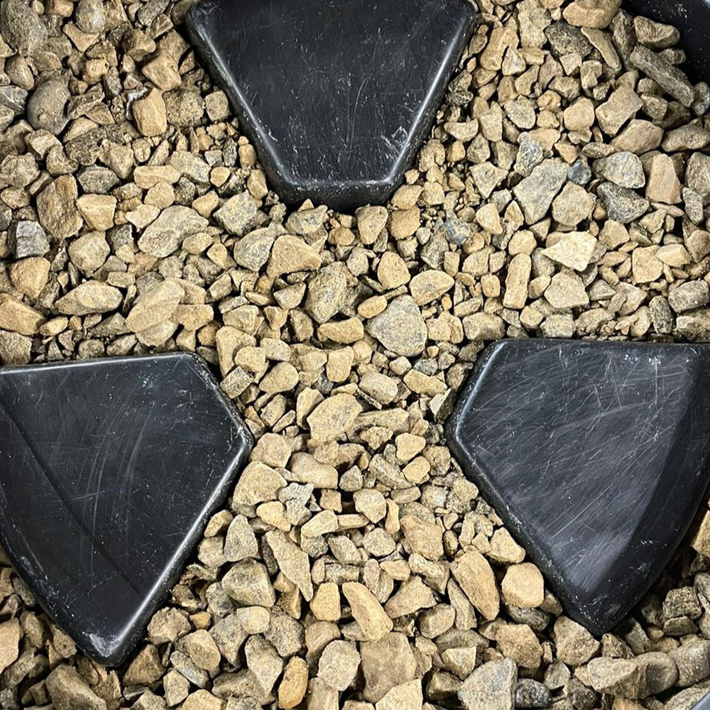 Gravel inside the ballast