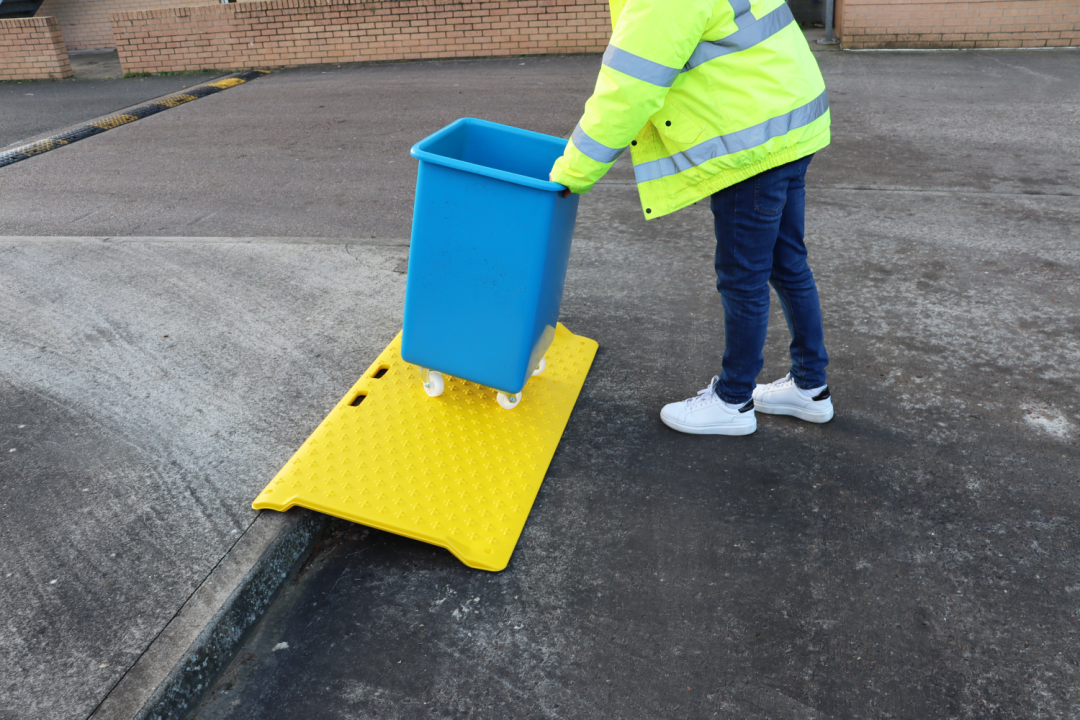 Cansten Ramp Kerb Ramp – Heavy-Duty Portable Access Ramp (1300 x 700mm) - Kingfisher ...