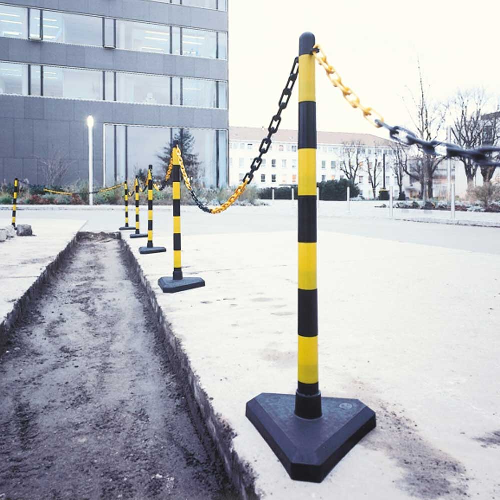 Plastic Chain Post Set - Triangular Base - 6 Posts, 10m Chain, 10 Hooks ...