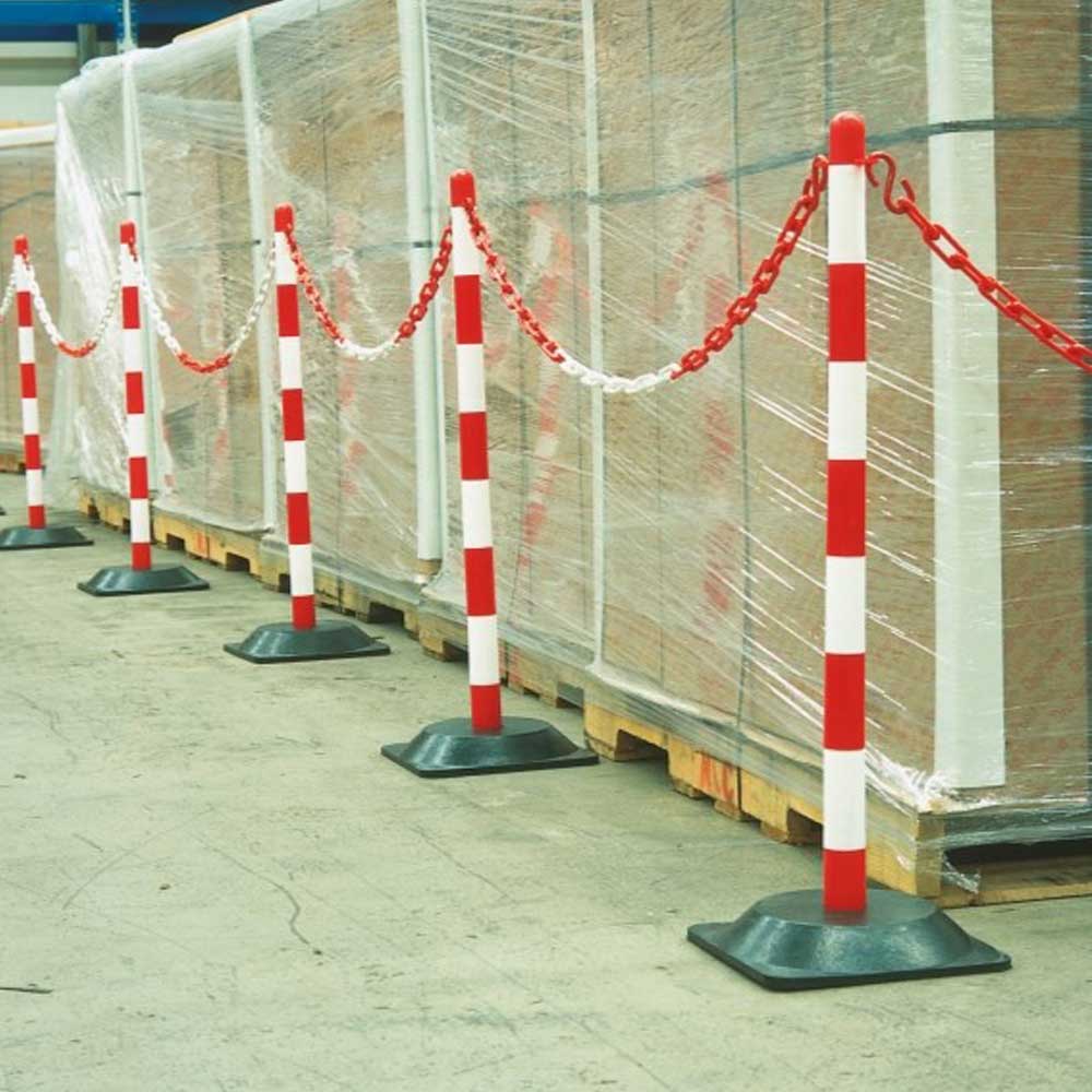 Plastic Chain Post with Hard Rubber Square Base