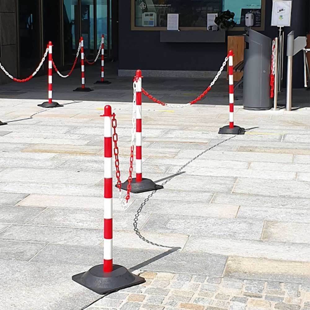 Plastic Chain Post with Hard Rubber Square Base