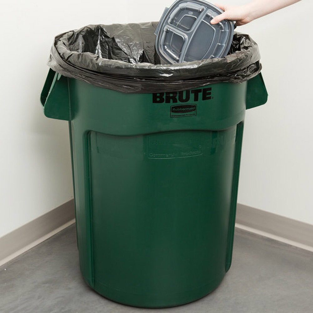 Rubbermaid BRUTE Round Container - 75 Litres  - in use