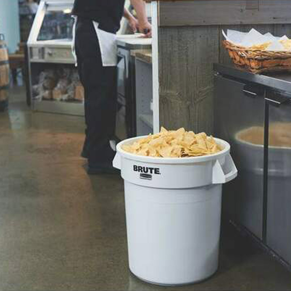 Rubbermaid BRUTE Round Container - 75 Litres - lifestyle pic