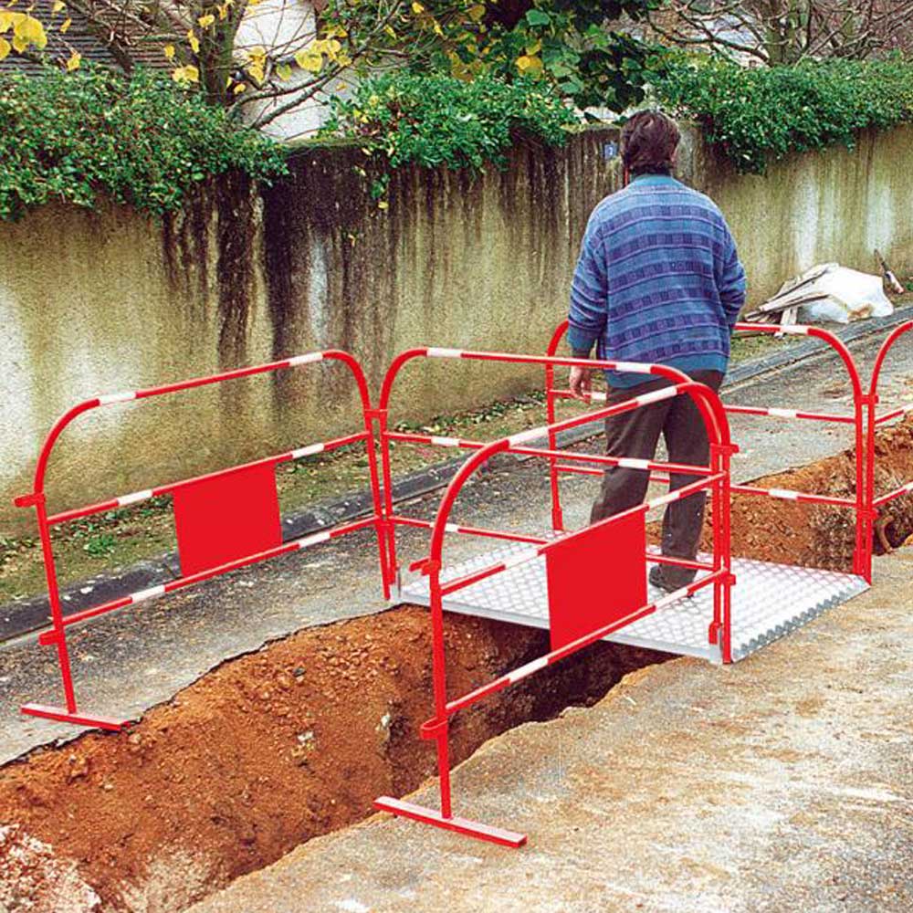 Steel Site Safety Barrier - Kingfisher Direct Ltd